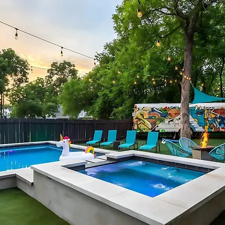 Pool Hot Tub School Bus - Downtown 5 Min Drive Villa